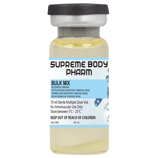 Flacon de 10 ml cu soluție injectabilă Bulk Mix de la Supreme Body Pharm, conținând Boldenone 100mg/ml, Testosterone Enanthate 100mg/ml, Trenbolone Enanthate 100mg/ml și Deca-Durabolin 100mg/ml. Produs steril destinat administrării intramusculare. Instrucțiuni de păstrare: „A se păstra între 5°C și 25°C”. A nu se lăsa la îndemâna copiilor.